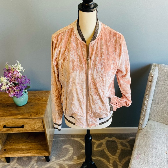 Cute pink jacket. - Picture 2 of 3